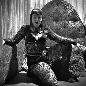 Meet your Posher, Della